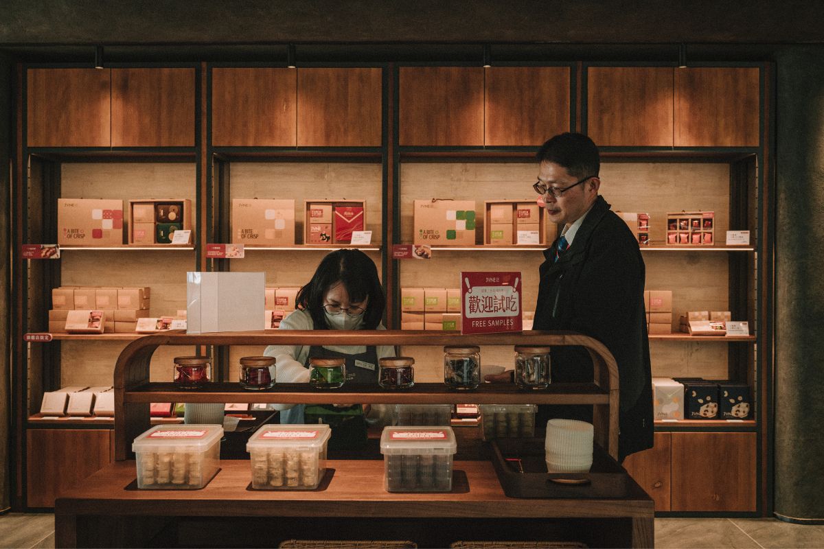 六月初一永春旗艦店限定商品試吃體驗，現場展售8結蛋捲多款口味